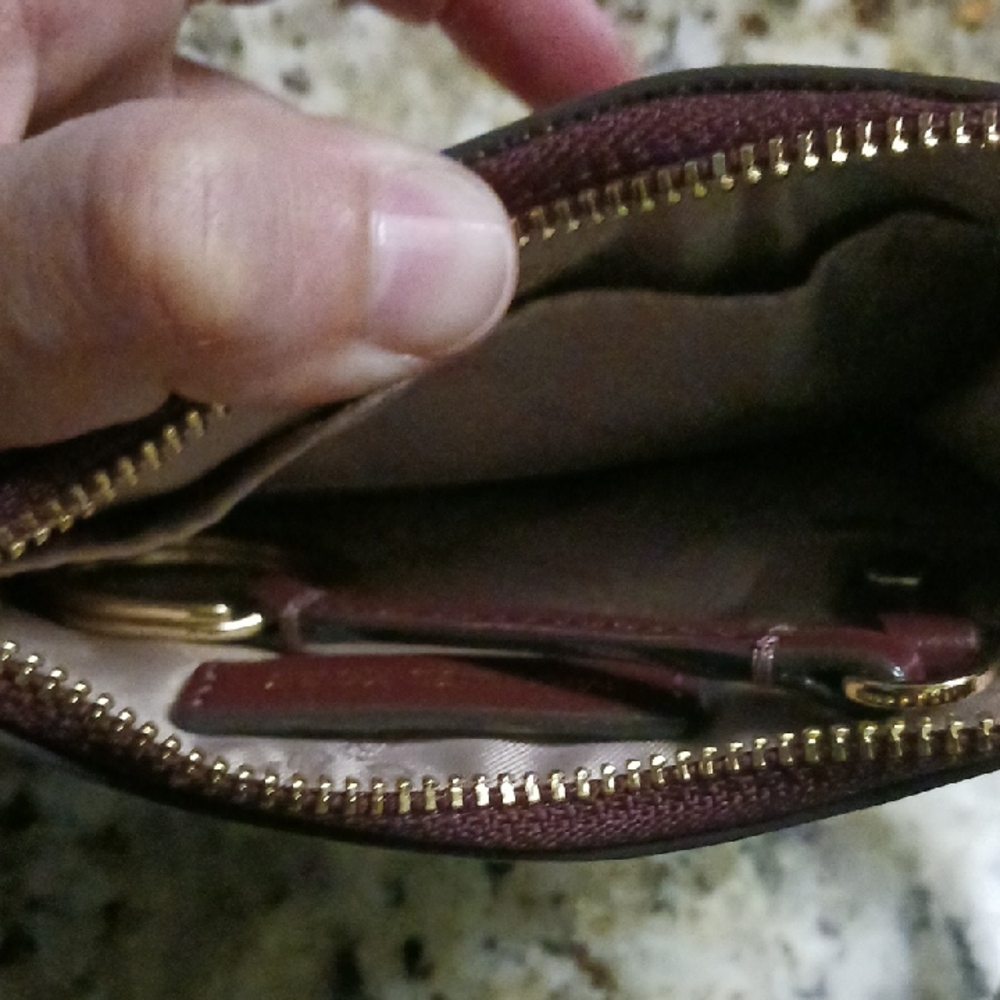 Michael Kors Signature Logo Glossy Blk Merlot Wristlet/ Cardholder Wallet NEW - Picture 4 of 6